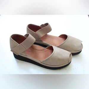 L'Amour Des Pieds Amadour  Sandals